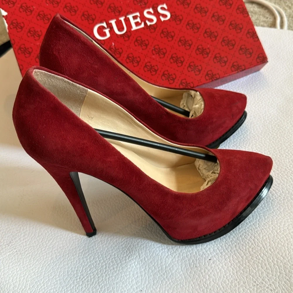 Guess - Picture 2 of 5
